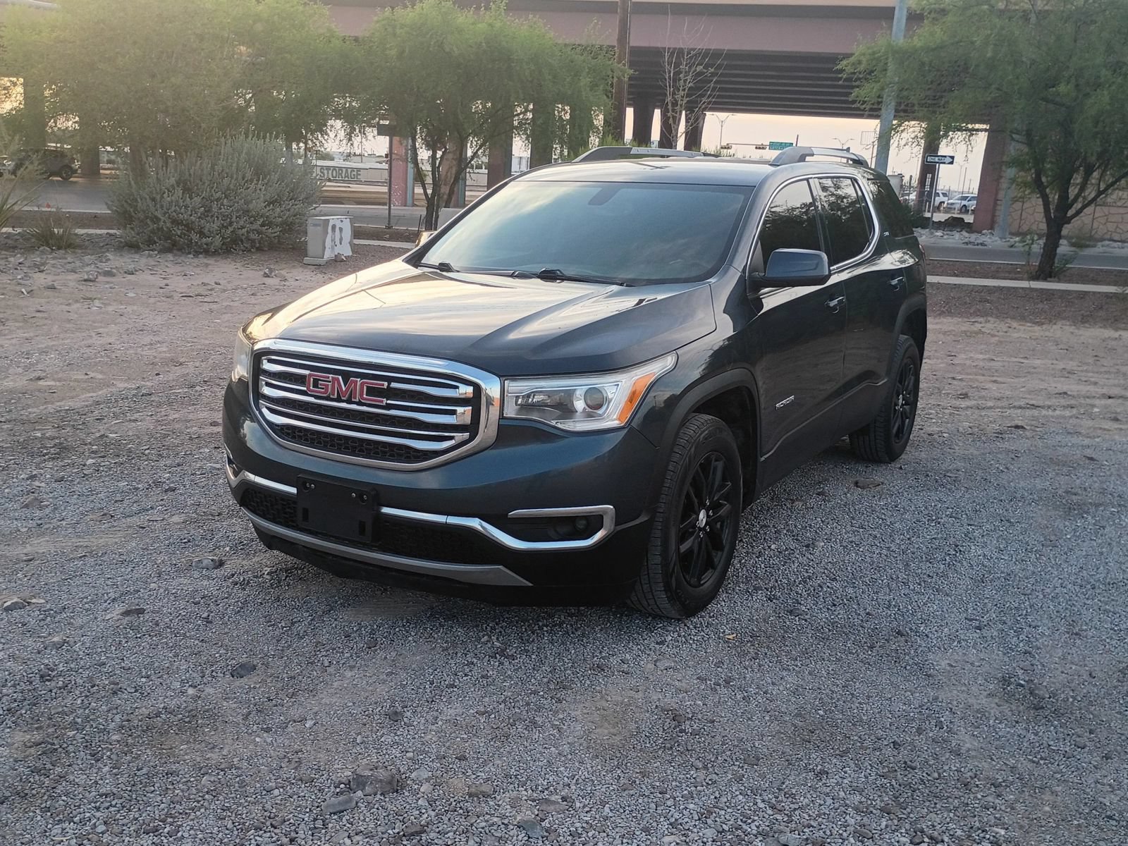 Used 2019 GMC Acadia SLT FWD image 2