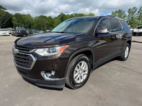 Used 2018 Chevrolet Traverse LT FWD image 1