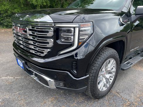Used 2024 GMC Sierra 1500 Denali w/ Technology Package AWD/4WD image 11
