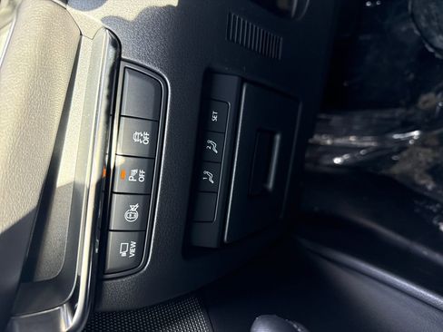 New 2026 MAZDA MAZDA3 Hatchback w/Premium Plus Pkg image 32