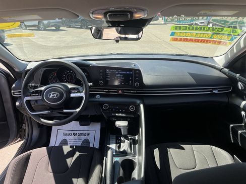 Used 2023 Hyundai Elantra SEL FWD image 18