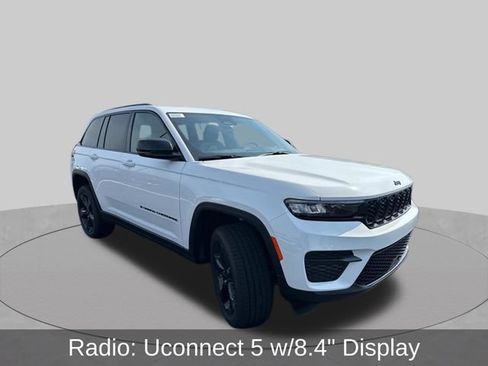 Used 2024 Jeep Grand Cherokee Altitude AWD/4WD image 3