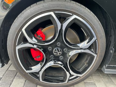 Used 2025 Volkswagen GTI Autobahn FWD image 9