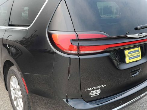 Used 2026 Chrysler Pacifica Select FWD image 9