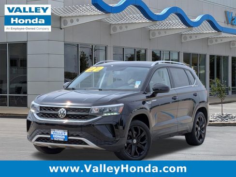 Used 2022 Volkswagen Taos SE FWD image 1