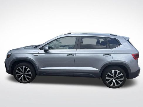 Used 2022 Volkswagen Taos SE FWD image 4