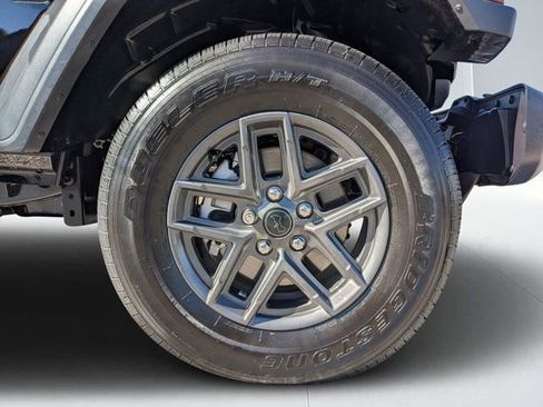 New 2025 Jeep Gladiator Sport image 10