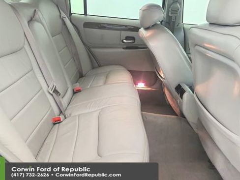 Used 2002 Lincoln Town Car Signature image 19
