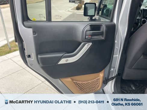 Used 2014 Jeep Wrangler Unlimited Sahara image 25