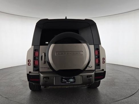 Used 2023 Land Rover Defender 130 X-Dynamic SE AWD/4WD image 7