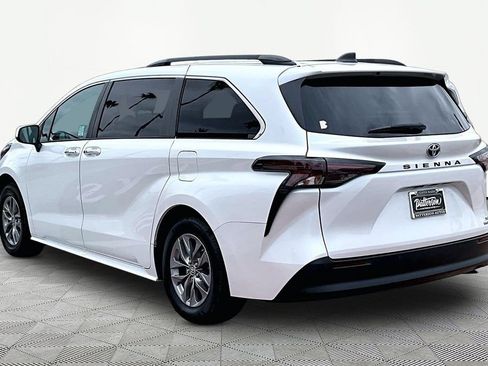 Used 2023 Toyota Sienna XLE FWD image 6
