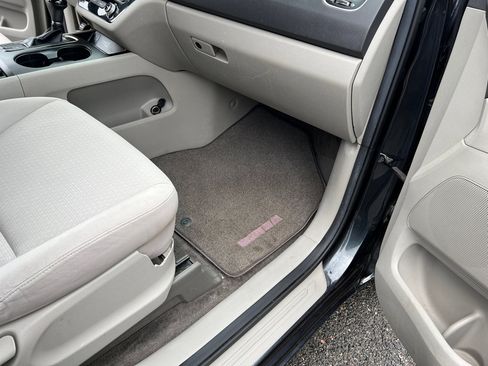 Used 2016 Kia Sedona LX w/ LX Convenience Package image 18