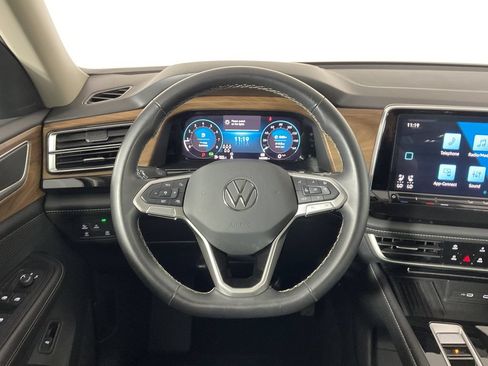 Used 2025 Volkswagen Atlas SE AWD/4WD image 12