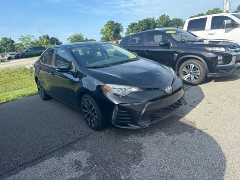 Used 2019 Toyota Corolla SE FWD image 2