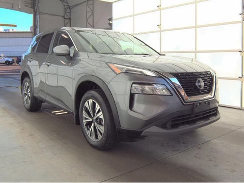 Used 2023 Nissan Rogue SV image 4