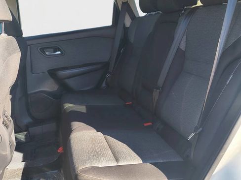 Used 2022 Nissan Rogue SV image 14