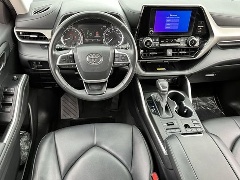 Used 2023 Toyota Highlander XLE image 10