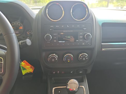Used 2015 Jeep Patriot Latitude FWD image 22