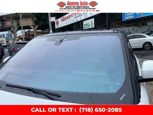 Used 2017 Land Rover Range Rover Sport SE image 14