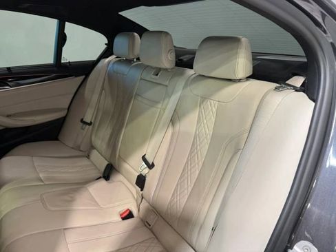 Used 2019 BMW M550i xDrive w/ Dynamic Handling Package image 24