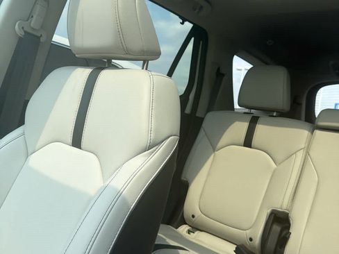 Used 2026 Honda Pilot Touring image 3