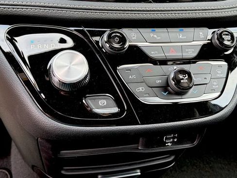 New 2026 Chrysler Pacifica Select FWD image 24