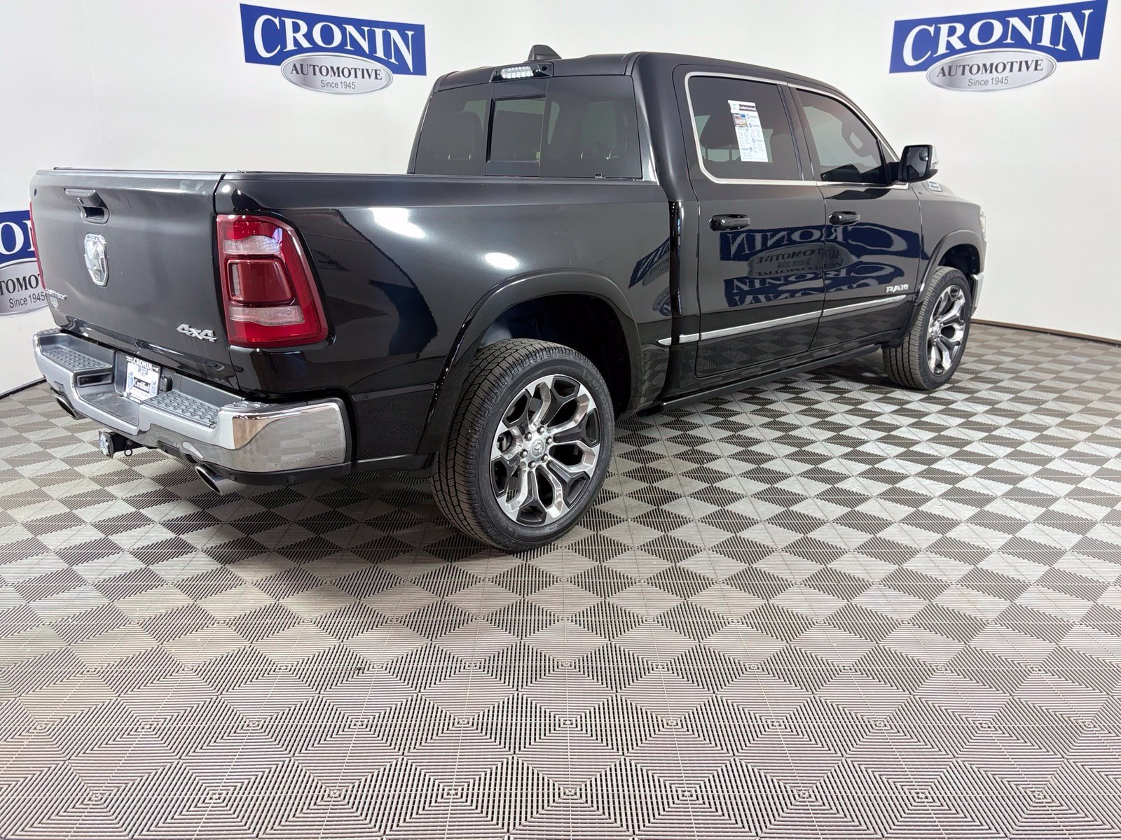 Used 2023 RAM 1500 Limited AWD/4WD image 31