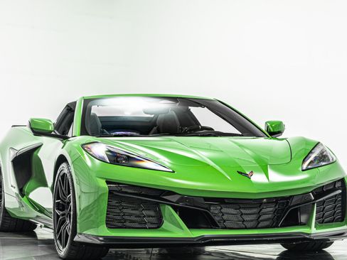 Used 2026 Chevrolet Corvette Z06 RWD image 3