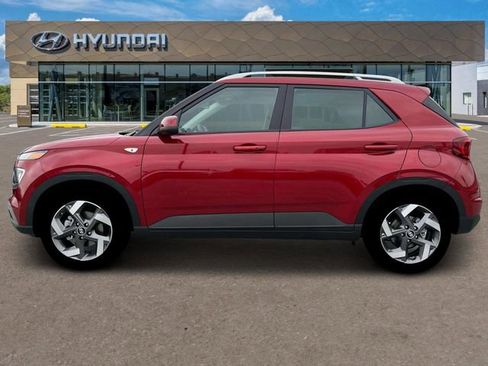 New 2025 Hyundai Venue SEL image 3