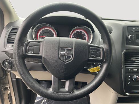 Used 2015 Dodge Grand Caravan American Value Package FWD image 19
