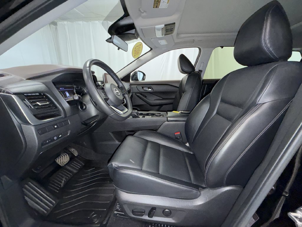 Used 2023 Nissan Rogue SV w/ SV Premium B Package AWD/4WD image 2