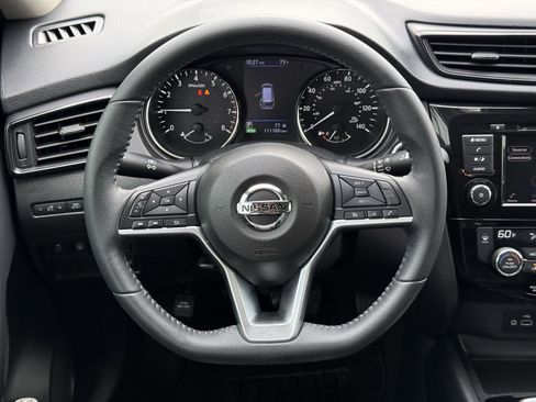 Used 2020 Nissan Rogue SV image 15