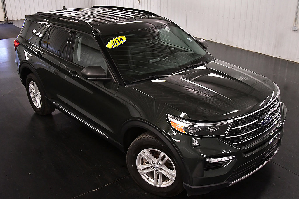Used 2024 Ford Explorer XLT w/ Equipment Group 202A AWD/4WD image 14