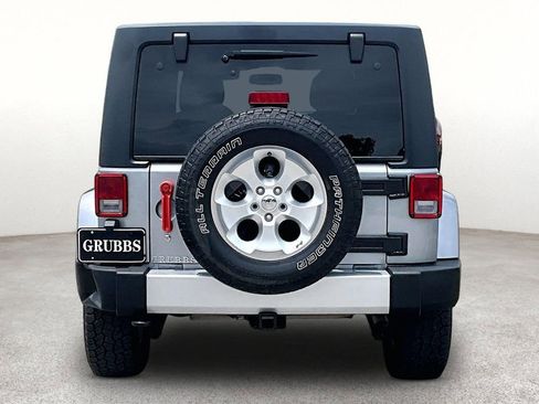 Used 2015 Jeep Wrangler Unlimited Sahara w/ Connectivity Group AWD/4WD image 5