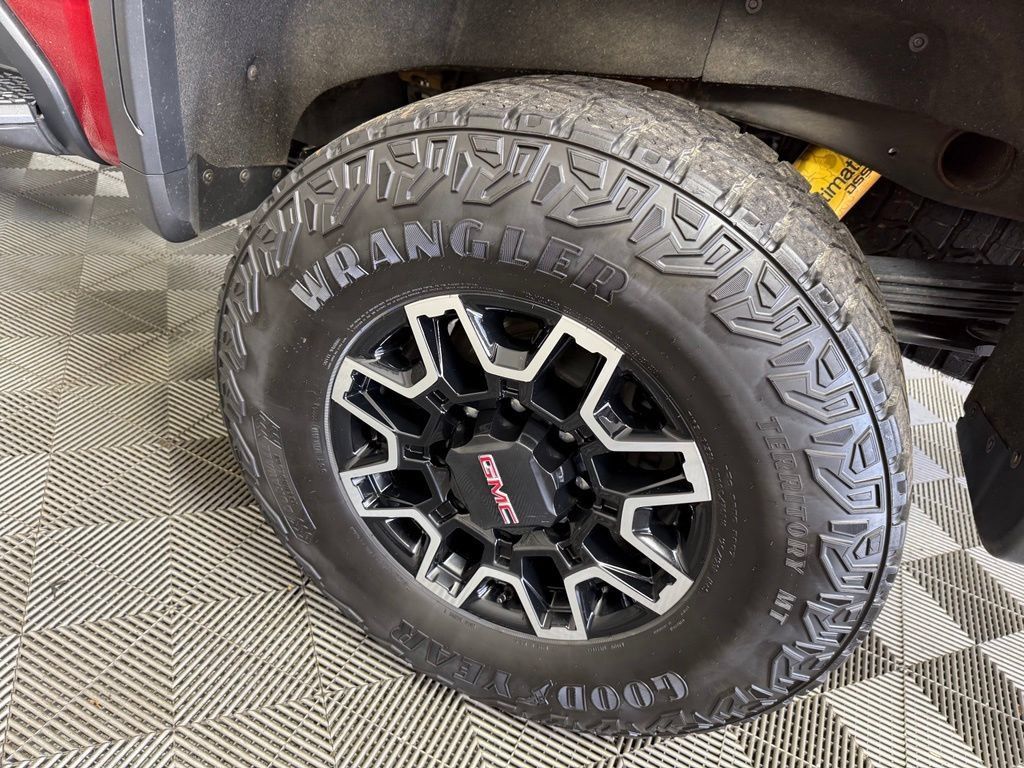 Used 2024 GMC Sierra 2500 AT4X AWD/4WD image 17