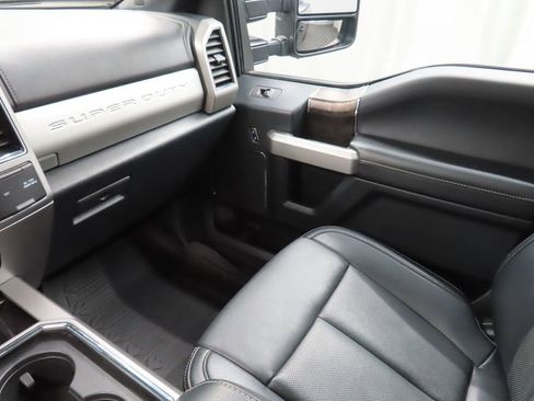 Used 2022 Ford F250 Lariat w/ Black Appearance Pkg AWD/4WD image 26