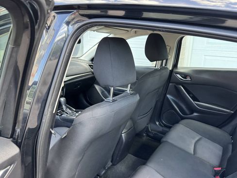 Used 2018 MAZDA MAZDA3 Sport FWD image 28