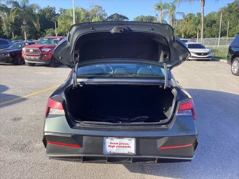 Used 2025 Hyundai Elantra SEL FWD image 22