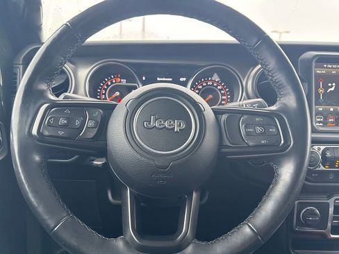 Used 2021 Jeep Gladiator Willys image 18