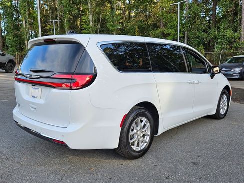 New 2026 Chrysler Pacifica Select FWD image 13