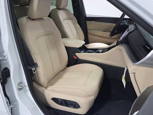 New 2026 Jeep Grand Cherokee L Limited w/ Luxury Tech Group II RWD image 18