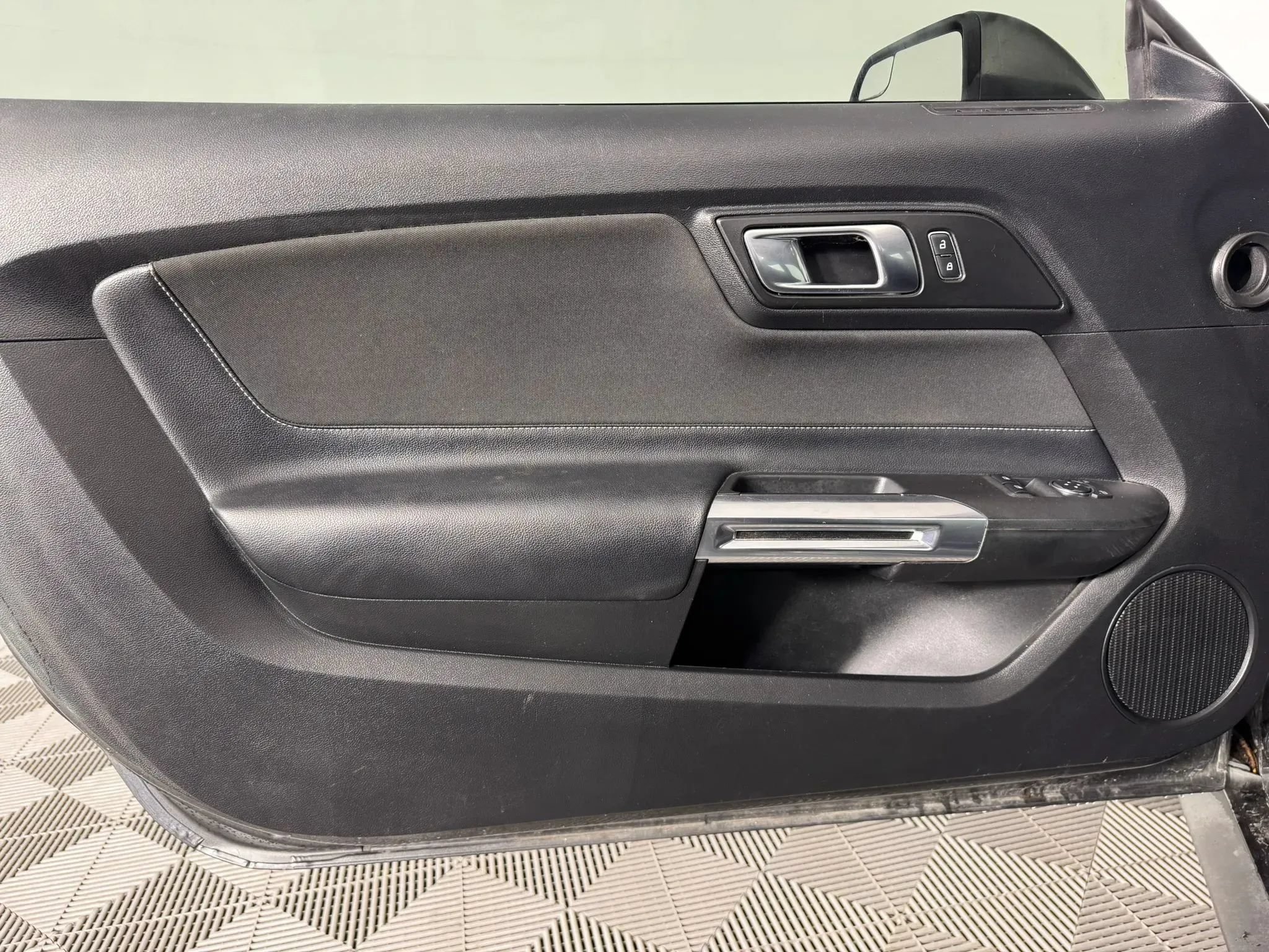 Used 2020 Ford Mustang Coupe RWD image 29