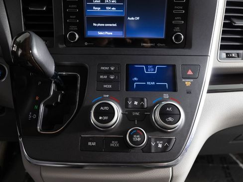 Used 2019 Toyota Sienna XLE FWD image 39