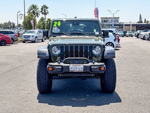 Used 2024 Jeep Wrangler Unlimited Sport AWD/4WD image 6