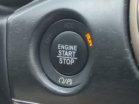 Used 2017 Jeep Grand Cherokee Limited image 38