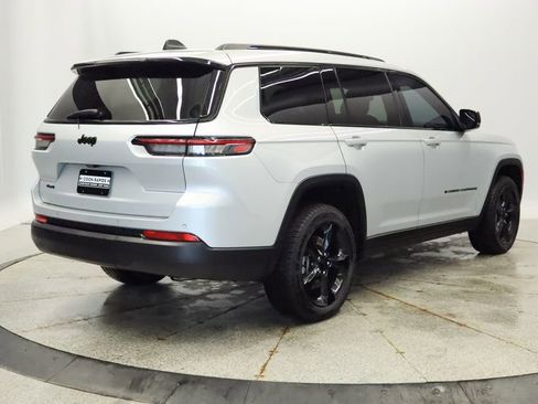 Used 2023 Jeep Grand Cherokee L Laredo image 6