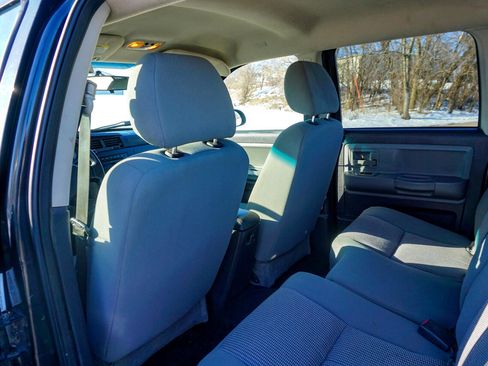 Used 2011 Dodge Dakota 4WD Crew Cab SXT image 17