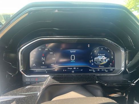 Used 2024 Chevrolet Silverado 2500 High Country w/ High Country Premium Package image 5