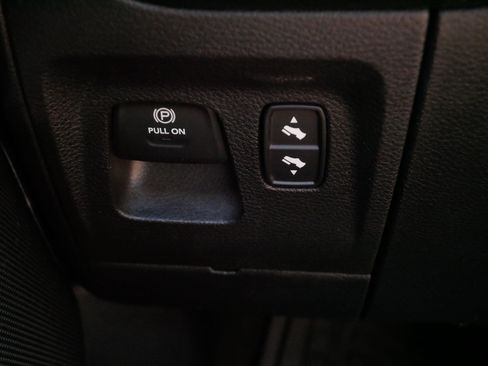 Used 2020 RAM 1500 Laramie AWD/4WD image 29