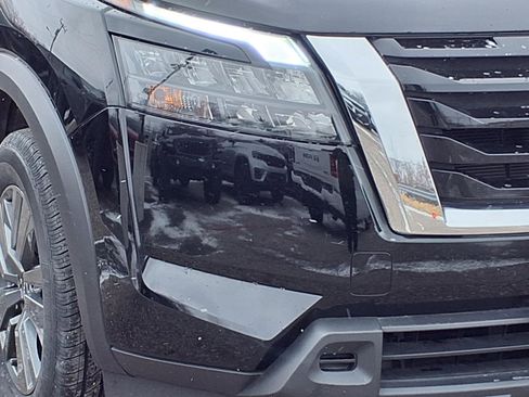 Used 2024 Nissan Pathfinder SV image 23